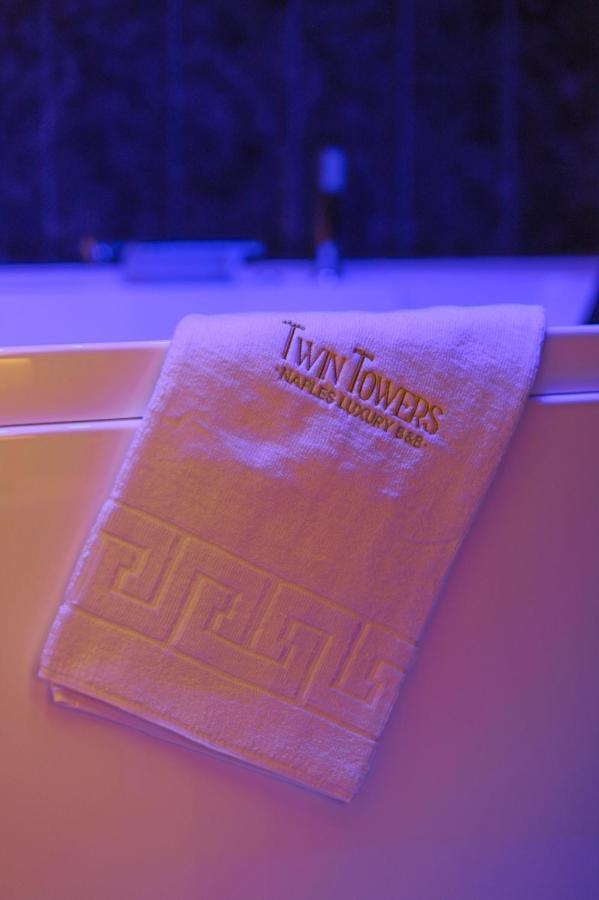 Twin Towers Naples Luxury Acomodação com café da manhã Exterior foto